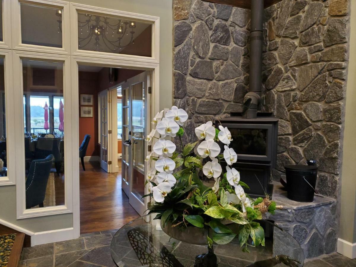 Woodstone Manor Inc. Hotel Sturdies Bay Kültér fotó